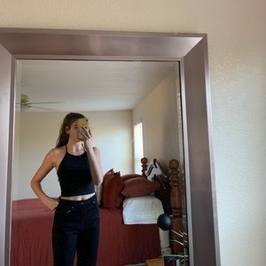 BRANDY MELVILLE HALTER TOP